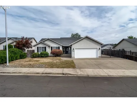 2565 Golfview Avenue Sutherlin OR 97479