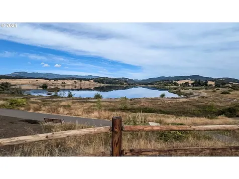 2565 Golfview Avenue Sutherlin OR 97479