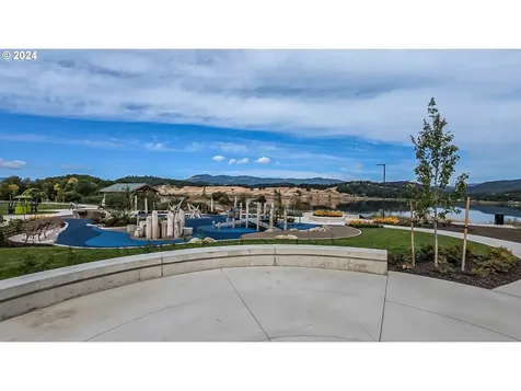 2565 Golfview Avenue Sutherlin OR 97479