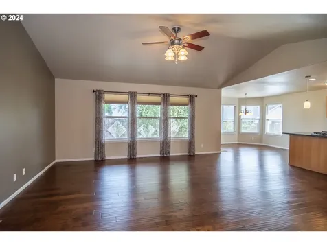 2565 Golfview Avenue Sutherlin OR 97479