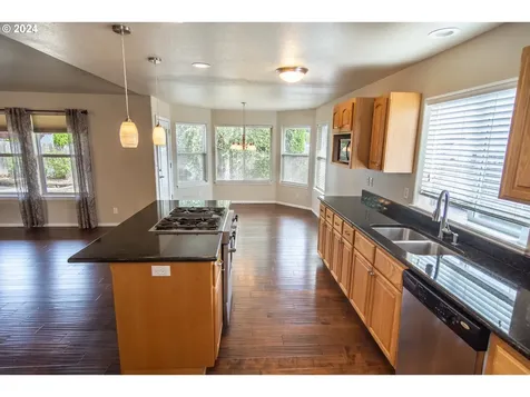 2565 Golfview Avenue Sutherlin OR 97479