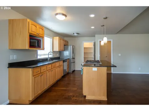 2565 Golfview Avenue Sutherlin OR 97479