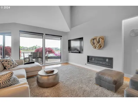 185 N Lotus Beach Drive Portland OR 97217