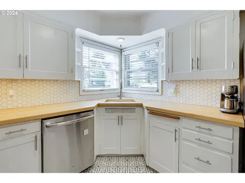 3639 Ne Emerson Street Portland OR 97211