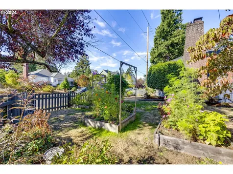 3639 Ne Emerson Street Portland OR 97211