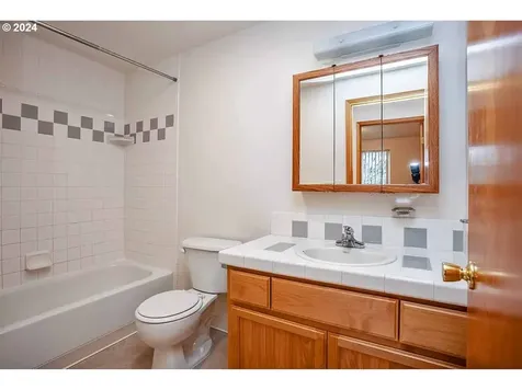 1617/1625 SE Clatsop Street Portland OR 97202