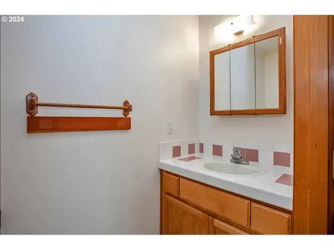 1617/1625 SE Clatsop Street Portland OR 97202