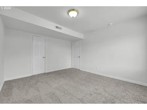 320 N Grove Court Eugene OR 97404