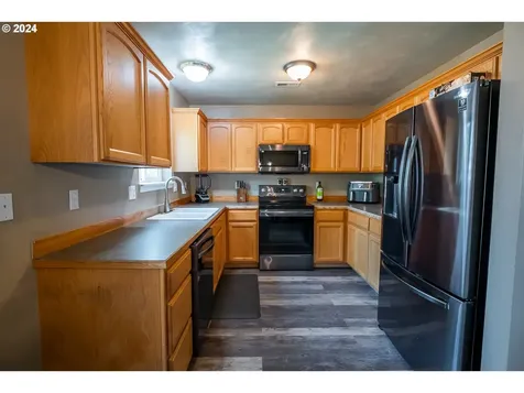24899 Kingpin Loop Veneta OR 97487