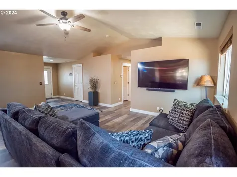 24899 Kingpin Loop Veneta OR 97487