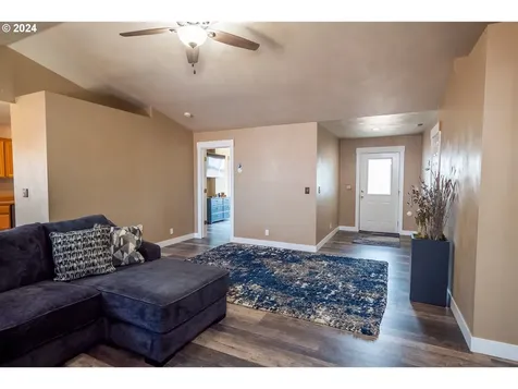 24899 Kingpin Loop Veneta OR 97487
