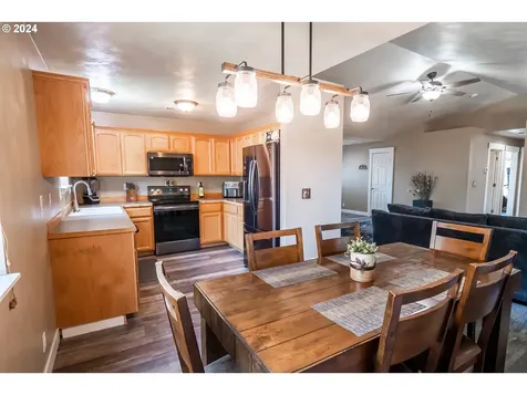 24899 Kingpin Loop Veneta OR 97487