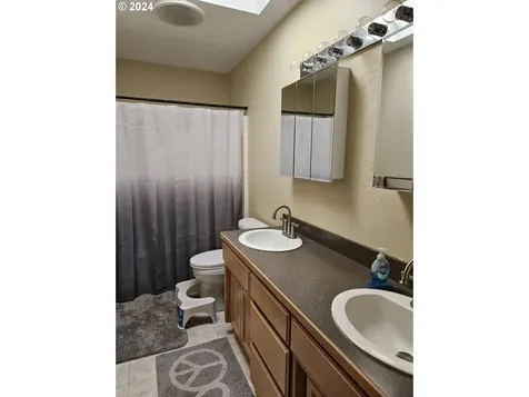 1396 SE Laurel Court Roseburg OR 97470
