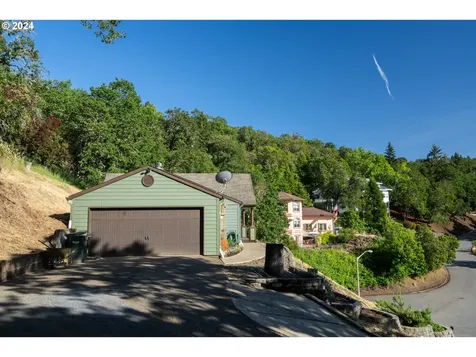 1396 SE Laurel Court Roseburg OR 97470
