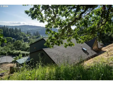 1396 SE Laurel Court Roseburg OR 97470