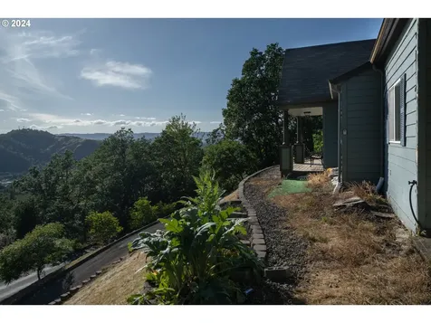 1396 SE Laurel Court Roseburg OR 97470