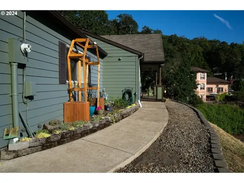 1396 SE Laurel Court Roseburg OR 97470
