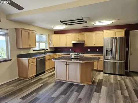 1396 SE Laurel Court Roseburg OR 97470