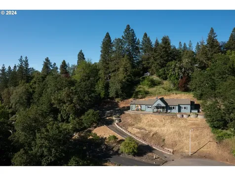 1396 SE Laurel Court Roseburg OR 97470