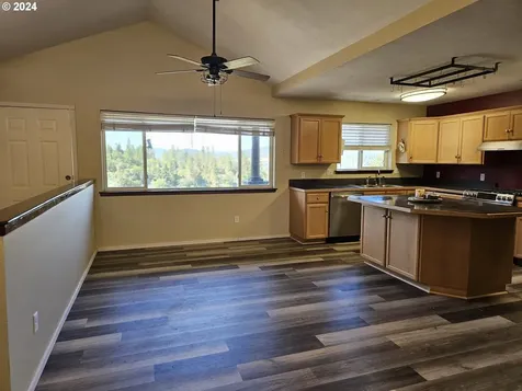 1396 SE Laurel Court Roseburg OR 97470