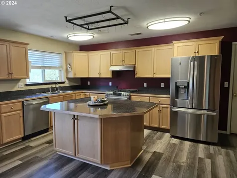 1396 SE Laurel Court Roseburg OR 97470