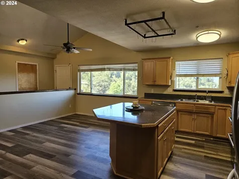 1396 SE Laurel Court Roseburg OR 97470