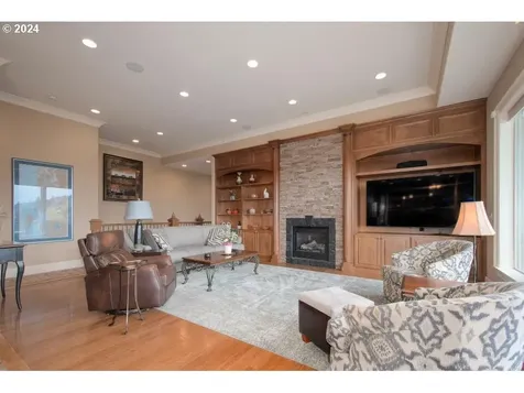 2630 W 1st Street Washougal WA 98671
