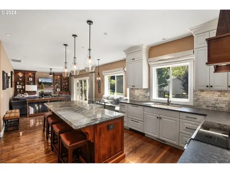 14116 Se Eastridge Court Portland OR 97236