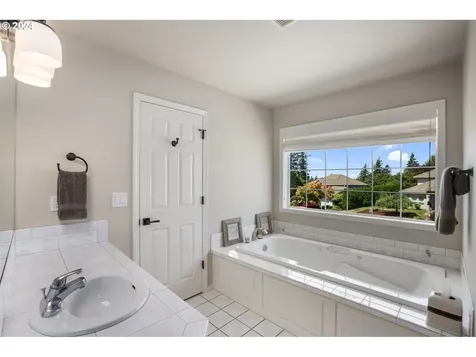 14116 Se Eastridge Court Portland OR 97236