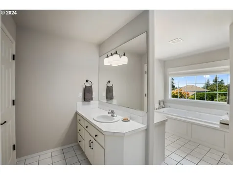 14116 Se Eastridge Court Portland OR 97236