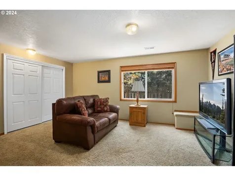 14116 Se Eastridge Court Portland OR 97236