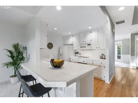6231 Sw 18th Drive Portland OR 97239