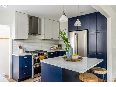 545 Ne Hazelfern Place Portland OR 97232