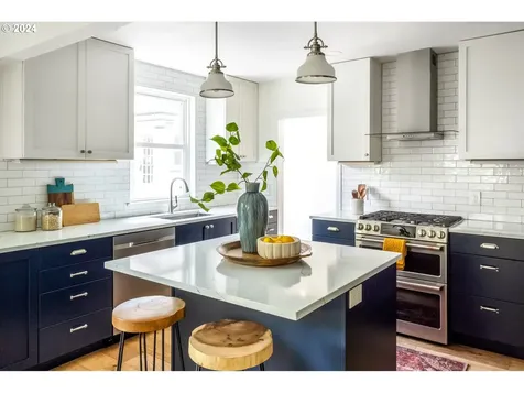 545 Ne Hazelfern Place Portland OR 97232