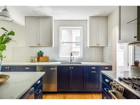 545 Ne Hazelfern Place Portland OR 97232