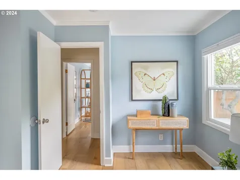 545 Ne Hazelfern Place Portland OR 97232