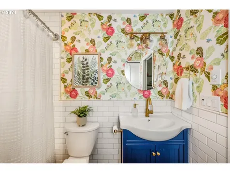 545 Ne Hazelfern Place Portland OR 97232