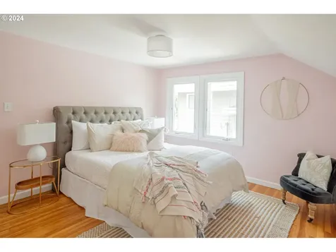 545 Ne Hazelfern Place Portland OR 97232