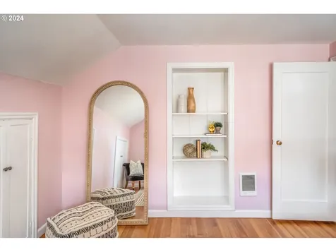 545 Ne Hazelfern Place Portland OR 97232