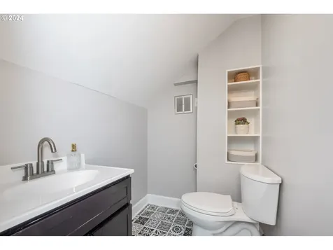 545 Ne Hazelfern Place Portland OR 97232