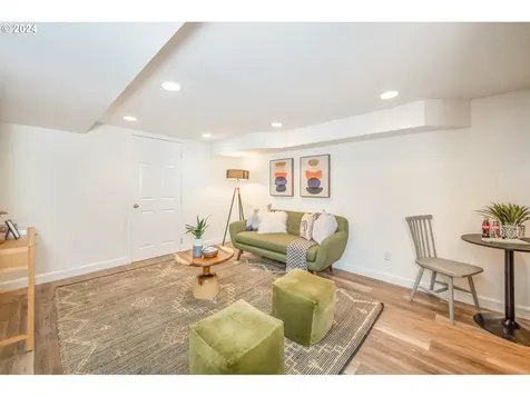 545 Ne Hazelfern Place Portland OR 97232