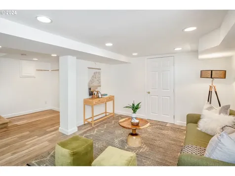 545 Ne Hazelfern Place Portland OR 97232