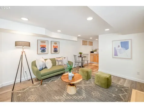 545 Ne Hazelfern Place Portland OR 97232