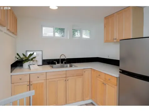 545 Ne Hazelfern Place Portland OR 97232