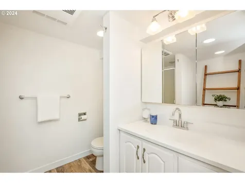 545 Ne Hazelfern Place Portland OR 97232
