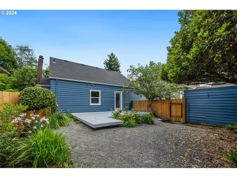 545 Ne Hazelfern Place Portland OR 97232