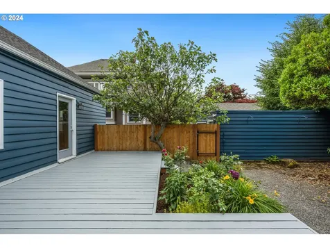 545 Ne Hazelfern Place Portland OR 97232