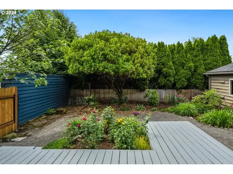 545 Ne Hazelfern Place Portland OR 97232