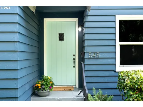 545 Ne Hazelfern Place Portland OR 97232