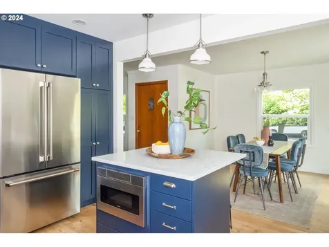 545 Ne Hazelfern Place Portland OR 97232